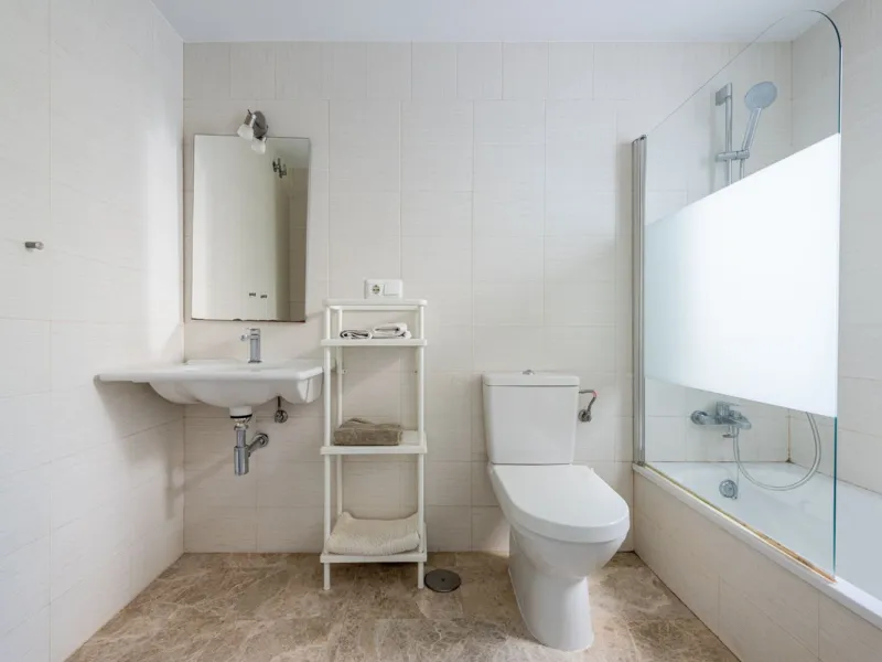 Bright CORNER Semi-Detached Home in Los Naranjos de Marbella, Just 1.5 km from the Beach and Puerto Banús
