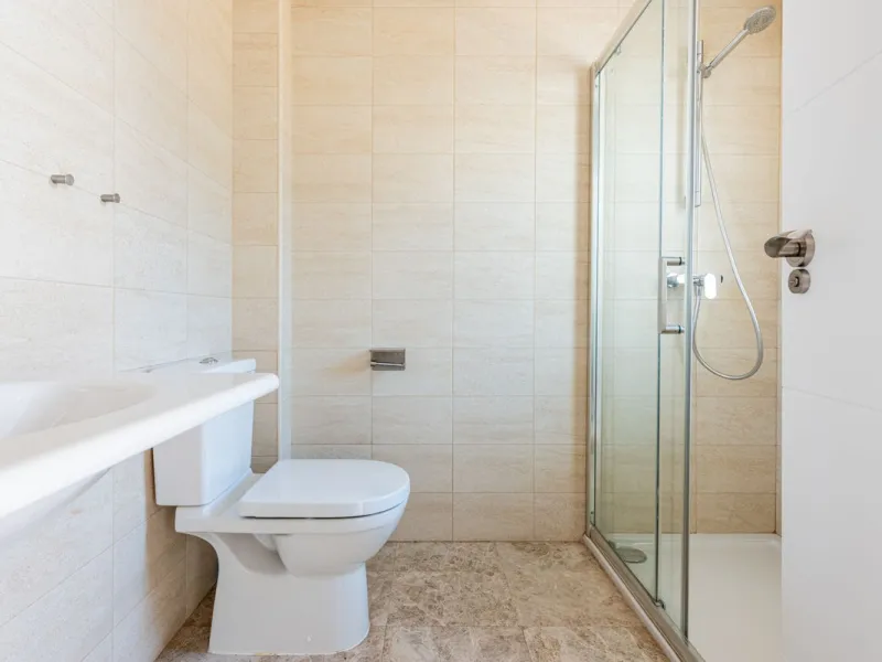 Bright CORNER Semi-Detached Home in Los Naranjos de Marbella, Just 1.5 km from the Beach and Puerto Banús
