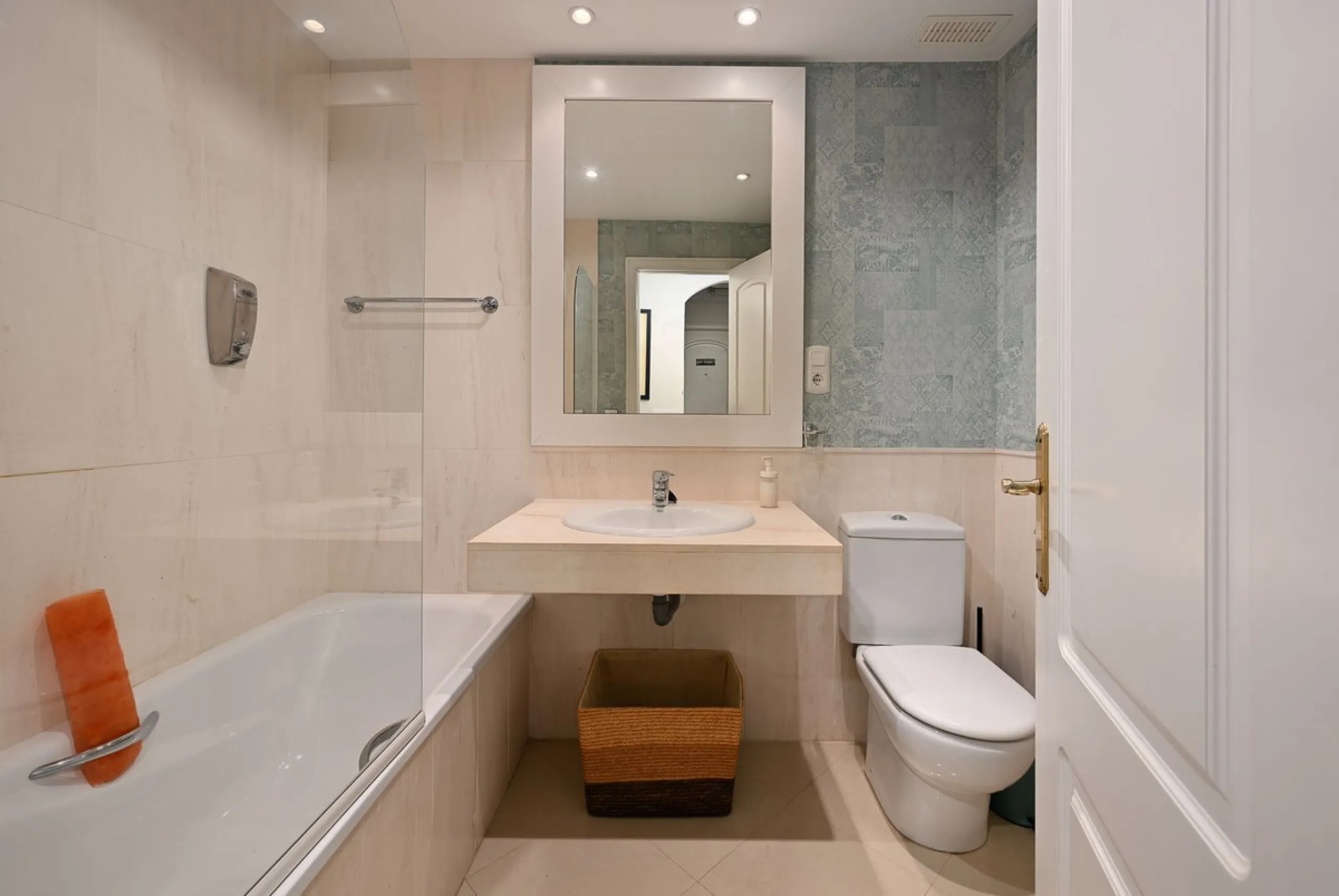 Frontline Beach 2-Bedroom Apartment in Mi Capricho, Calahonda