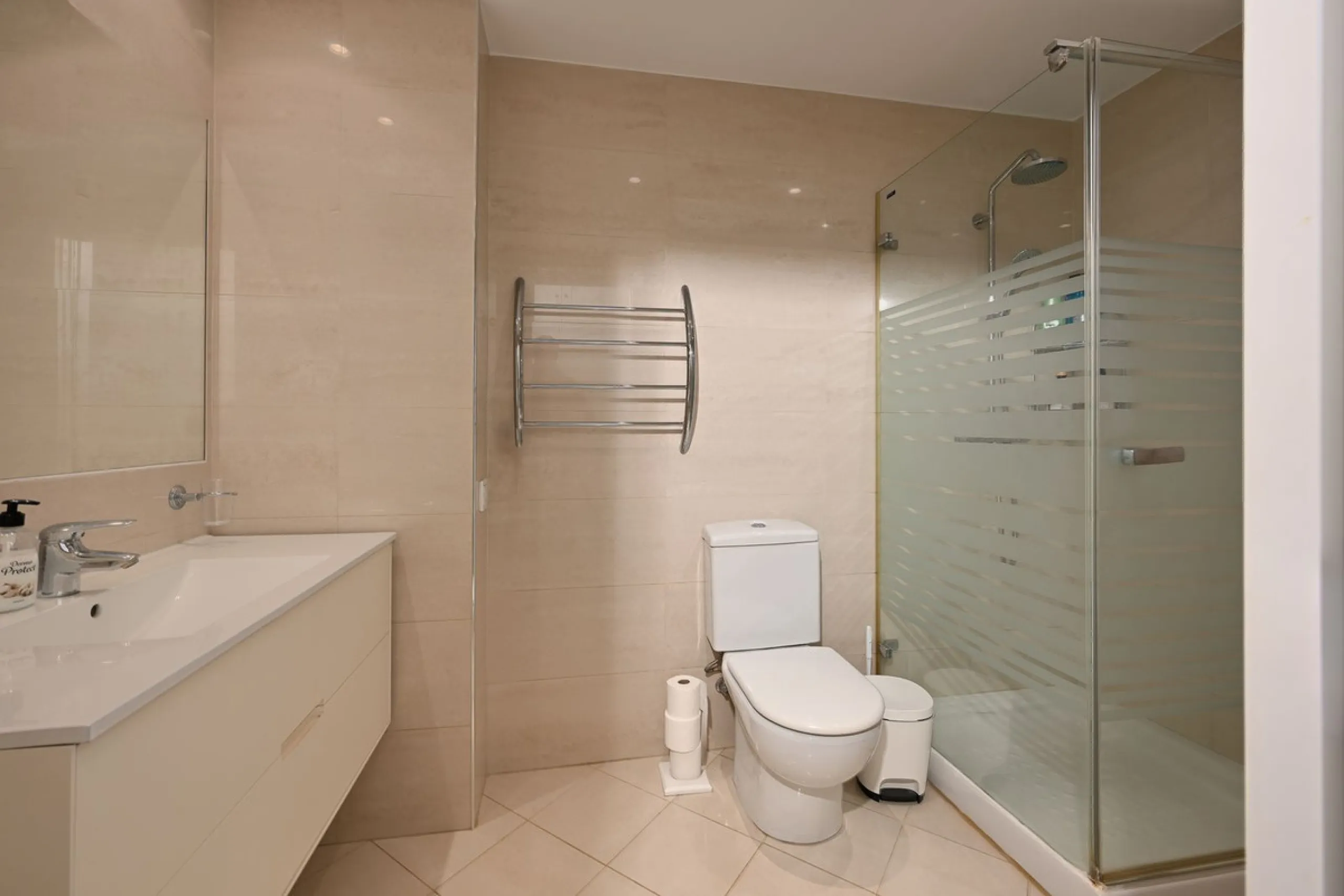 Frontline Beach 2-Bedroom Apartment in Mi Capricho, Calahonda