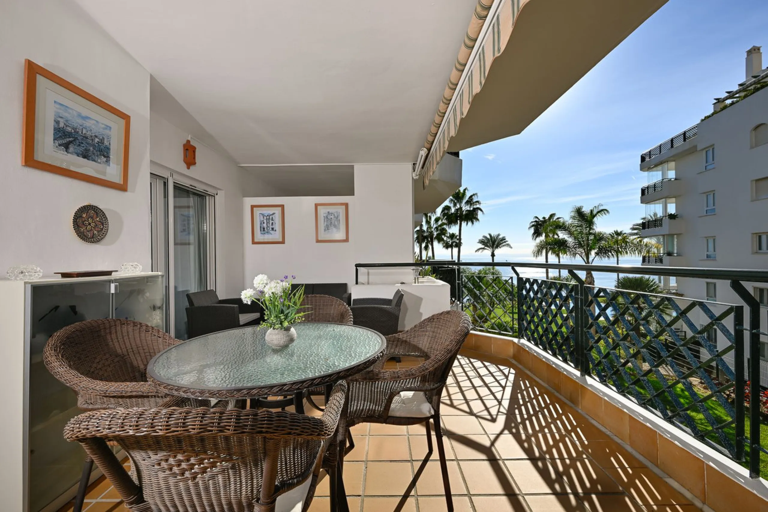 Frontline Beach 2-Bedroom Apartment in Mi Capricho, Calahonda