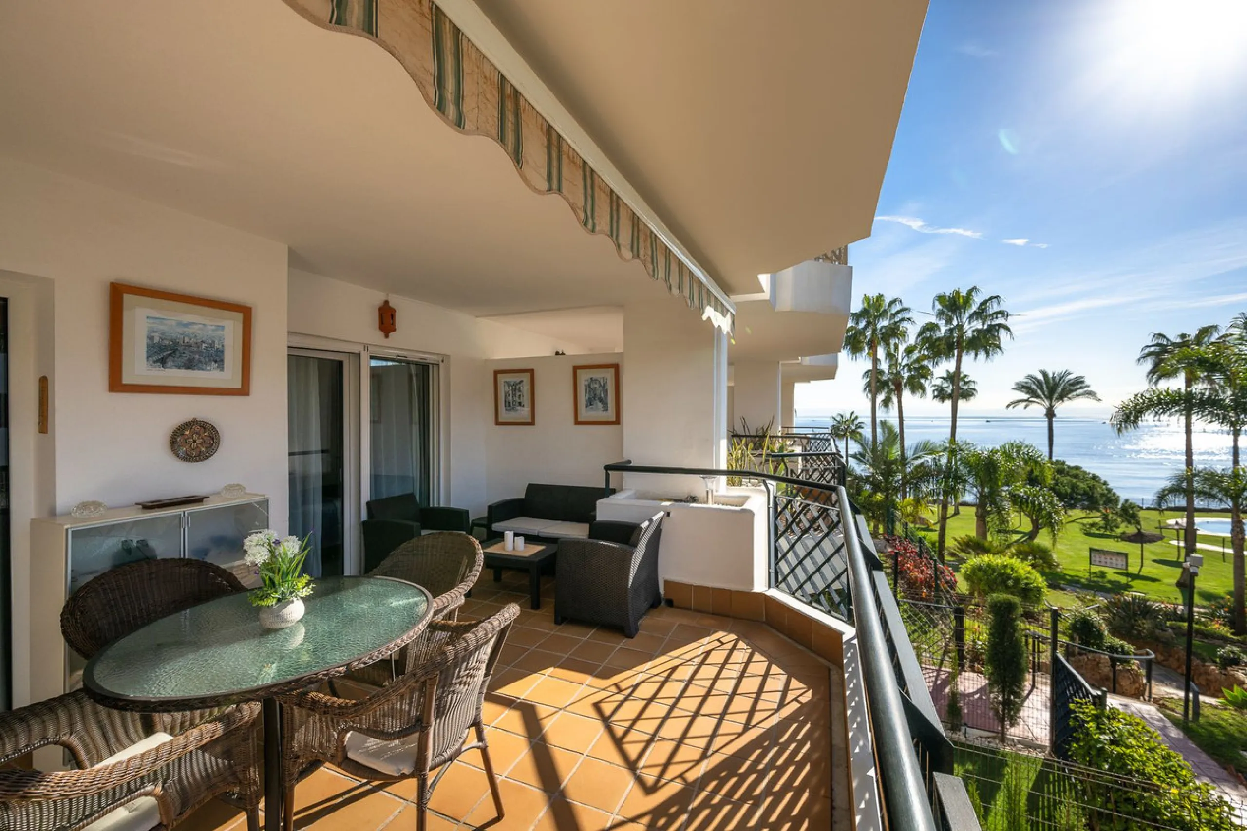 Frontline Beach 2-Bedroom Apartment in Mi Capricho, Calahonda