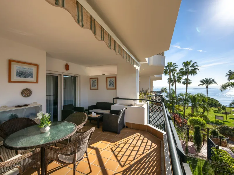 Frontline Beach 2-Bedroom Apartment in Mi Capricho, Calahonda