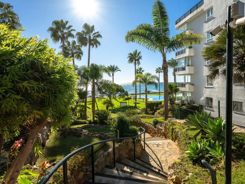 Frontline Beach 2-Bedroom Apartment in Mi Capricho, Calahonda