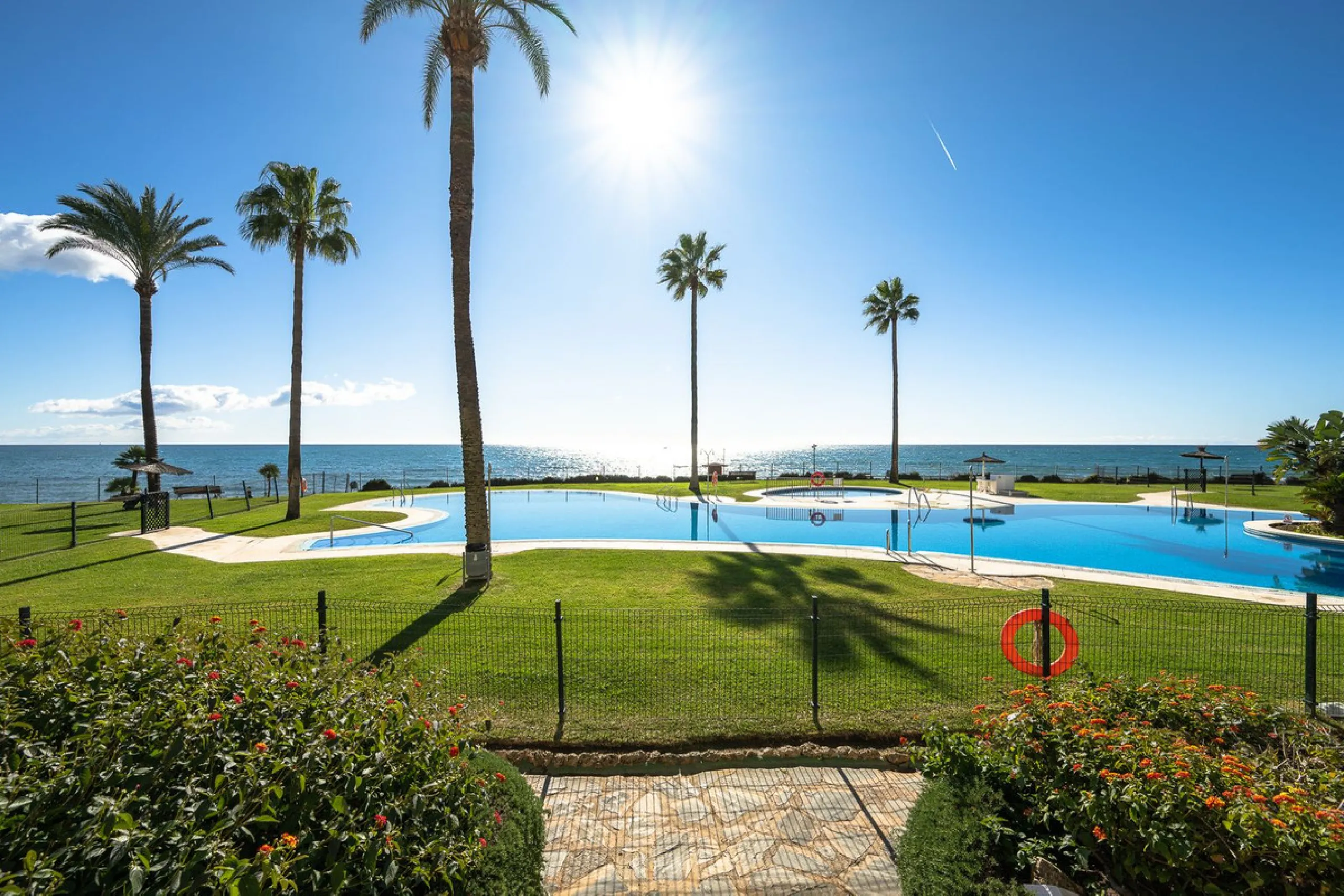 Frontline Beach 2-Bedroom Apartment in Mi Capricho, Calahonda