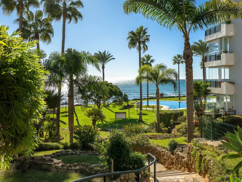 Frontline Beach 2-Bedroom Apartment in Mi Capricho, Calahonda