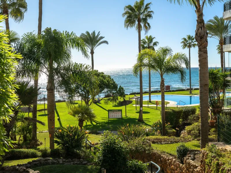 Frontline Beach 2-Bedroom Apartment in Mi Capricho, Calahonda
