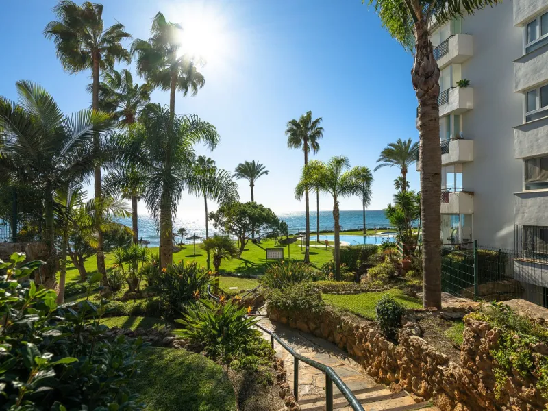 Frontline Beach 2-Bedroom Apartment in Mi Capricho, Calahonda
