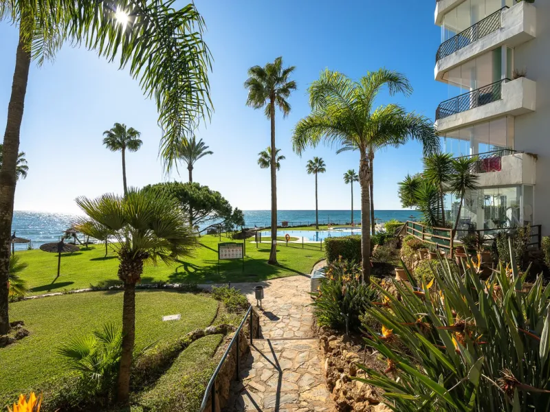 Frontline Beach 2-Bedroom Apartment in Mi Capricho, Calahonda