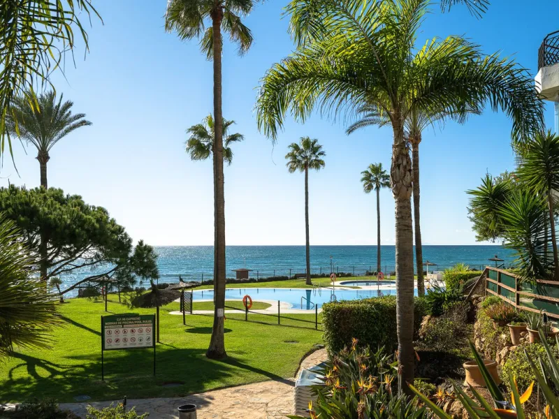 Frontline Beach 2-Bedroom Apartment in Mi Capricho, Calahonda