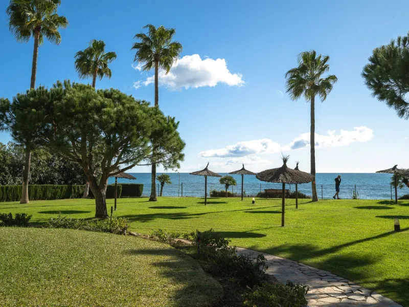 Frontline Beach 2-Bedroom Apartment in Mi Capricho, Calahonda