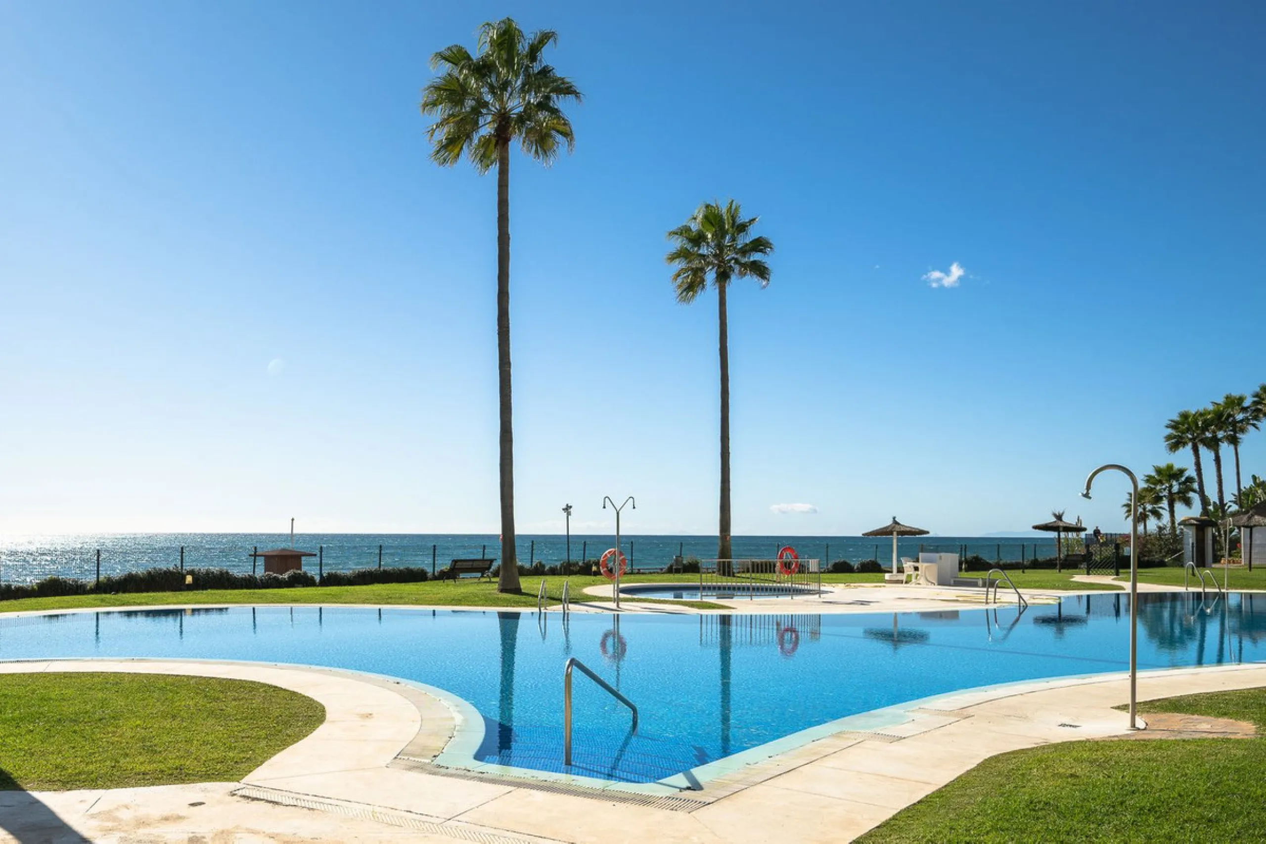 Frontline Beach 2-Bedroom Apartment in Mi Capricho, Calahonda