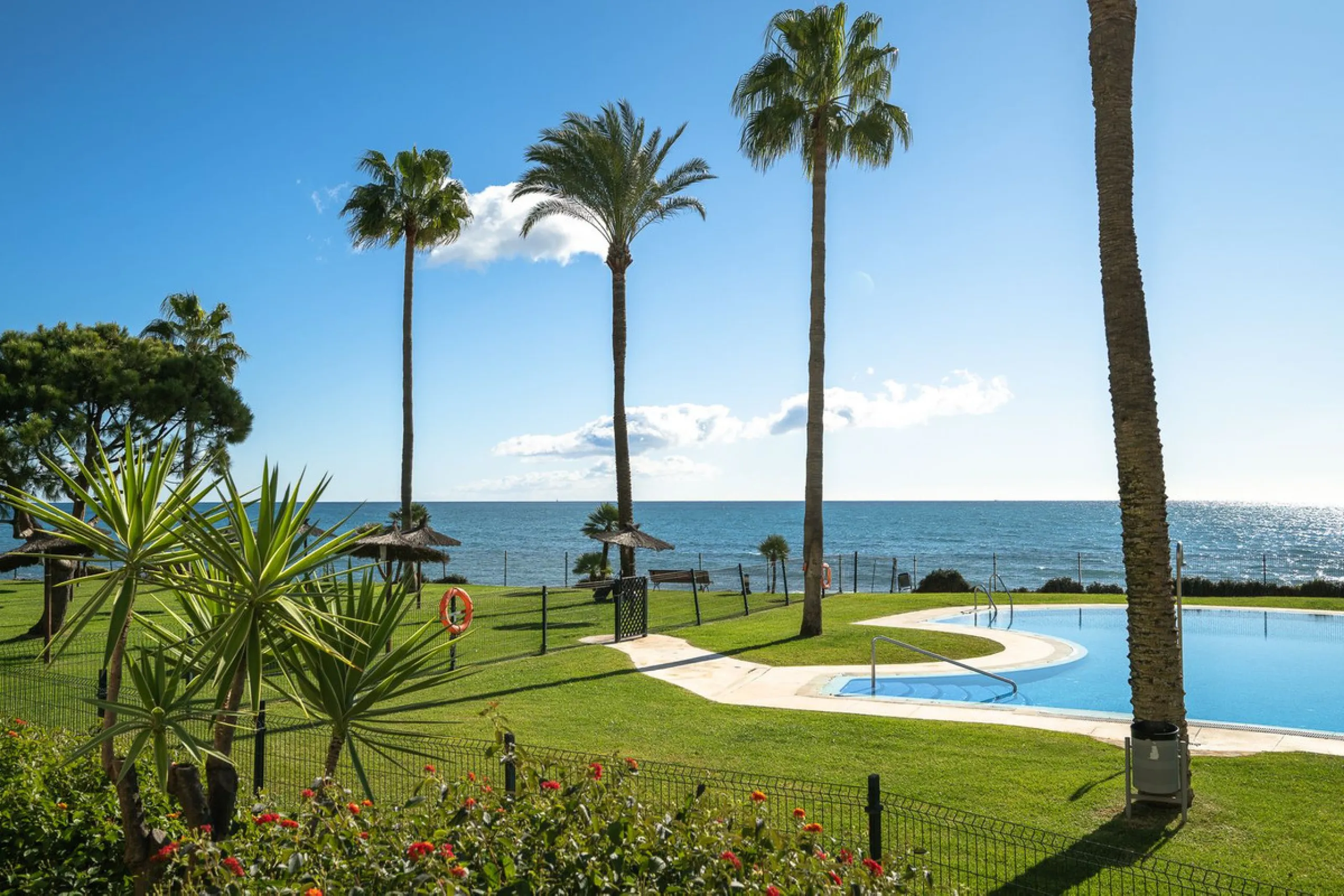 Frontline Beach 2-Bedroom Apartment in Mi Capricho, Calahonda