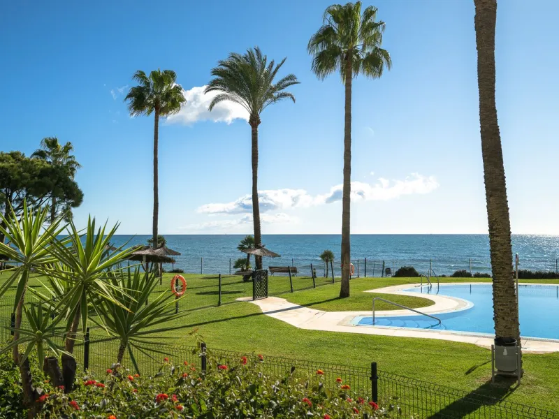 Frontline Beach 2-Bedroom Apartment in Mi Capricho, Calahonda