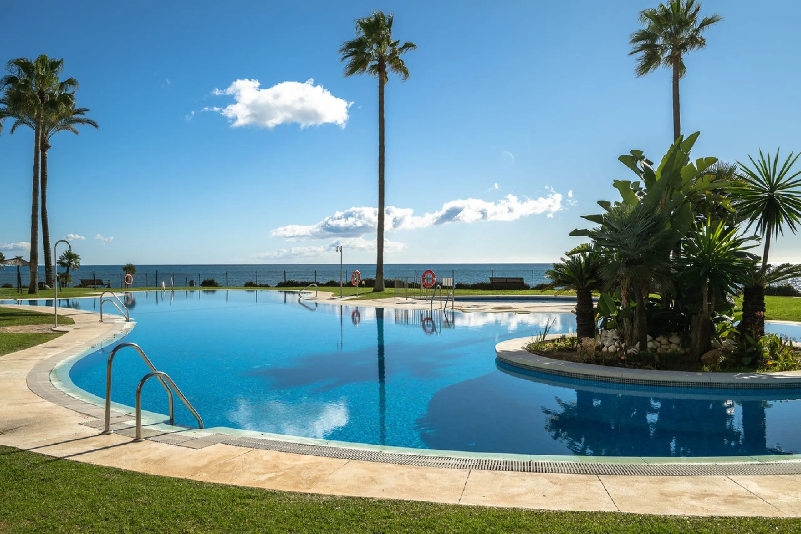 Frontline Beach 2-Bedroom Apartment in Mi Capricho, Calahonda