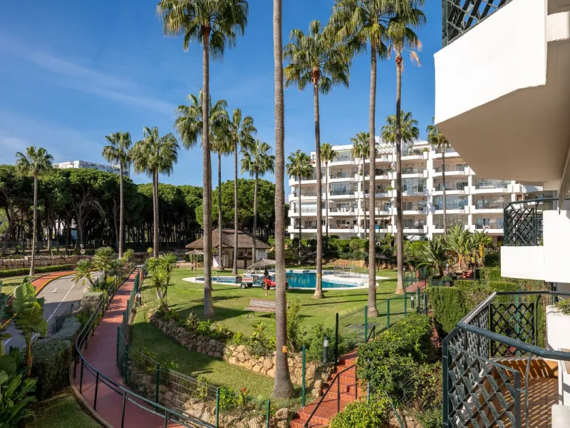 Frontline Beach 2-Bedroom Apartment in Mi Capricho, Calahonda