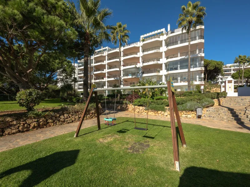 Frontline Beach 2-Bedroom Apartment in Mi Capricho, Calahonda