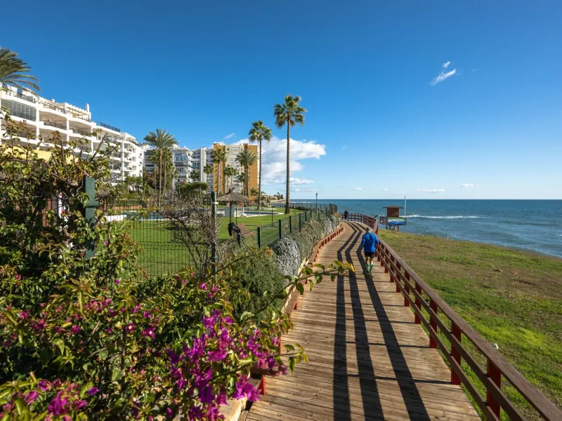 Frontline Beach 2-Bedroom Apartment in Mi Capricho, Calahonda