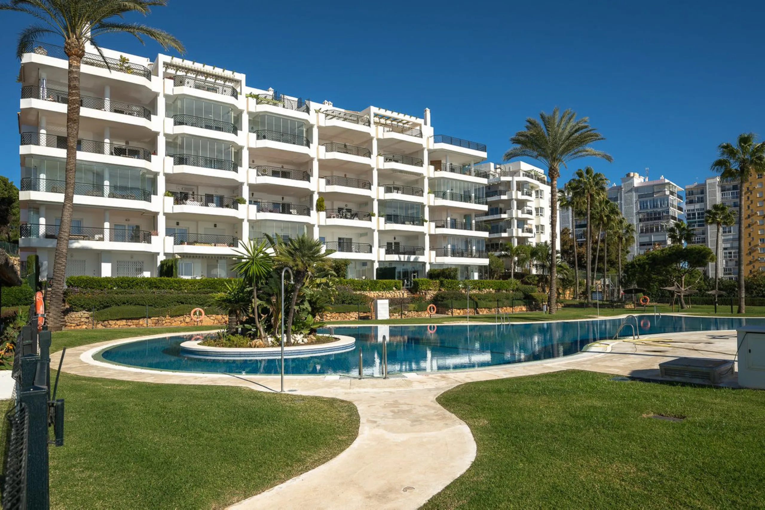 Frontline Beach 2-Bedroom Apartment in Mi Capricho, Calahonda