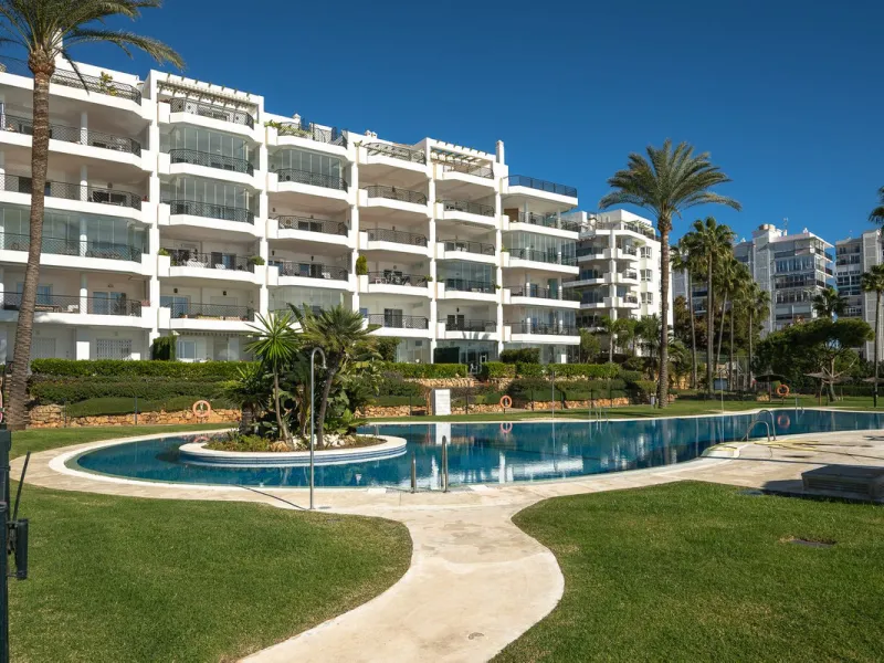 Frontline Beach 2-Bedroom Apartment in Mi Capricho, Calahonda