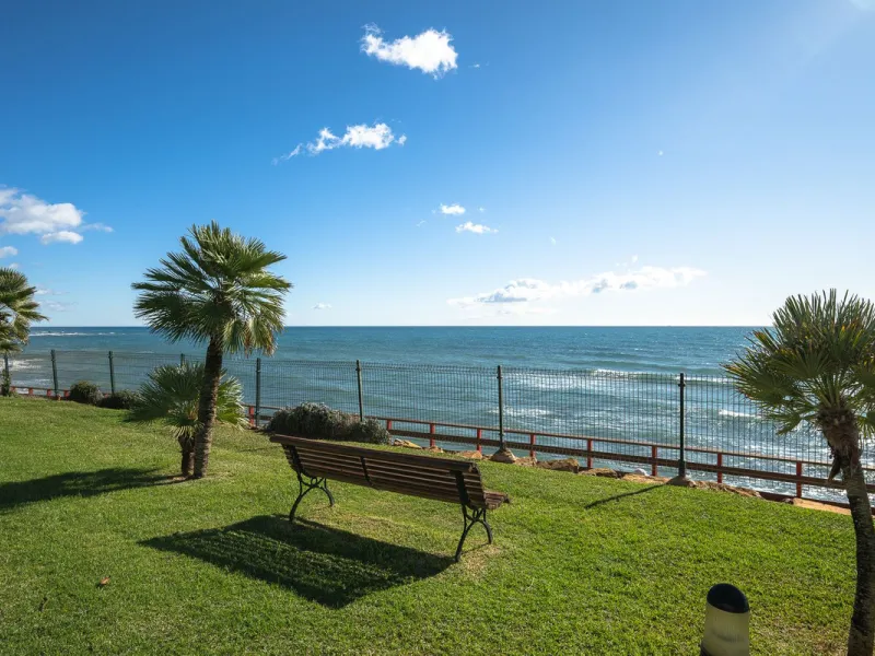 Frontline Beach 2-Bedroom Apartment in Mi Capricho, Calahonda
