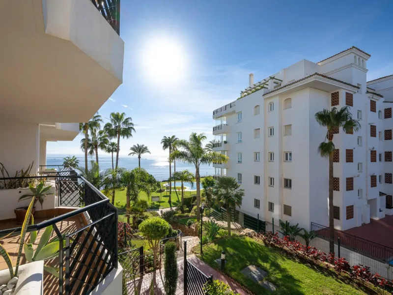 Frontline Beach 2-Bedroom Apartment in Mi Capricho, Calahonda