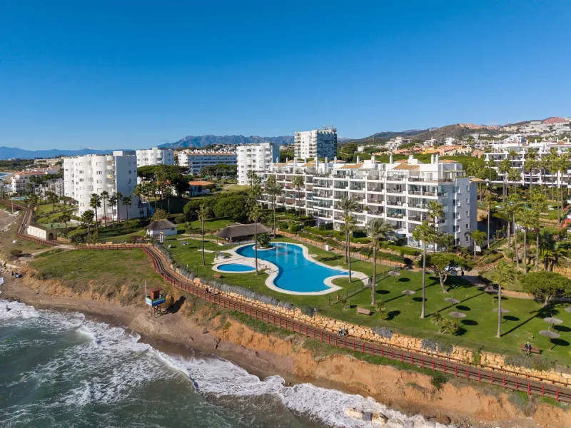 Frontline Beach 2-Bedroom Apartment in Mi Capricho, Calahonda
