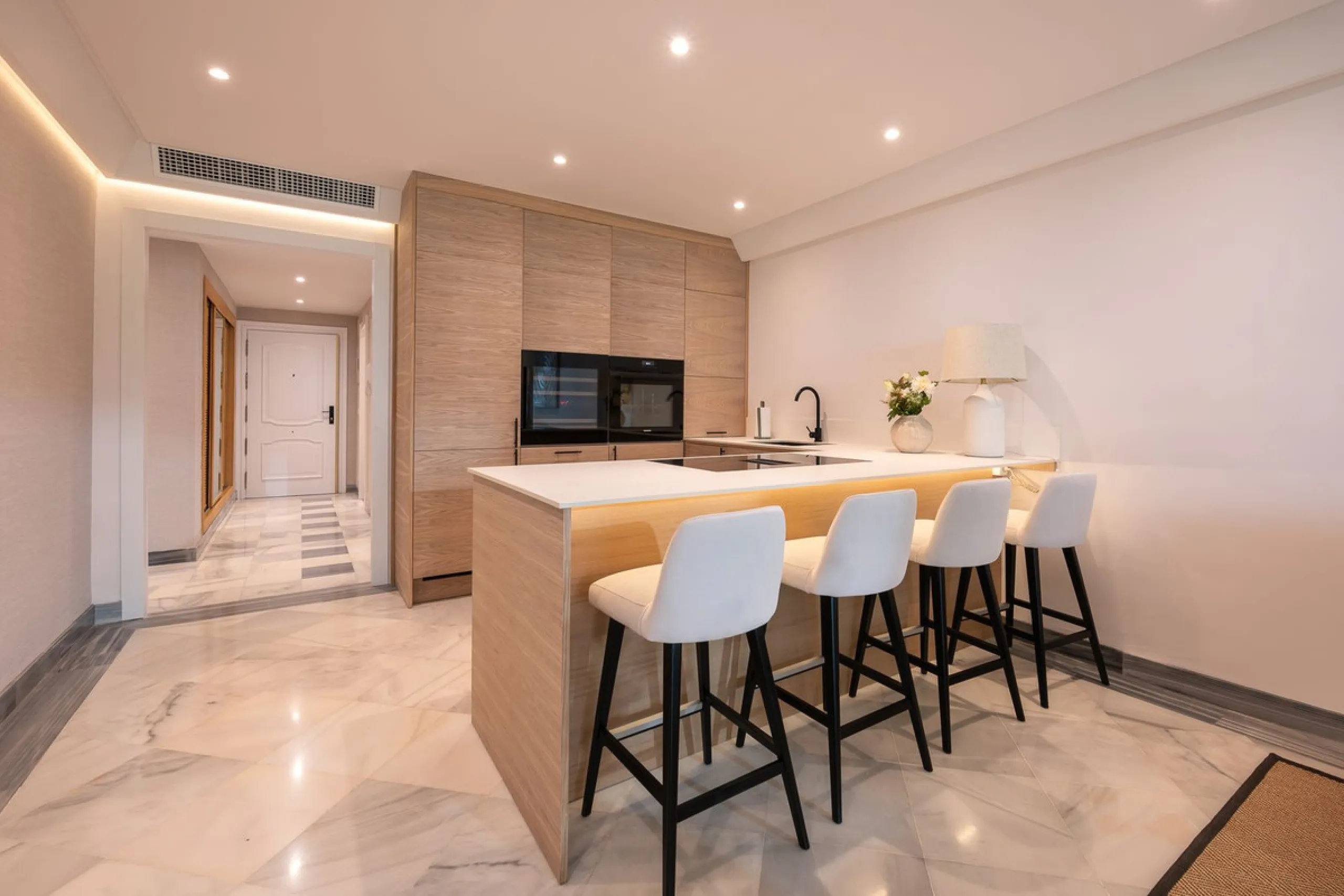 Apartment - Middle Floor Apartment в продаже в Marbella, Málaga. В доме 2 спален и 1 ванных комнат. Площадь дома 100 м²
