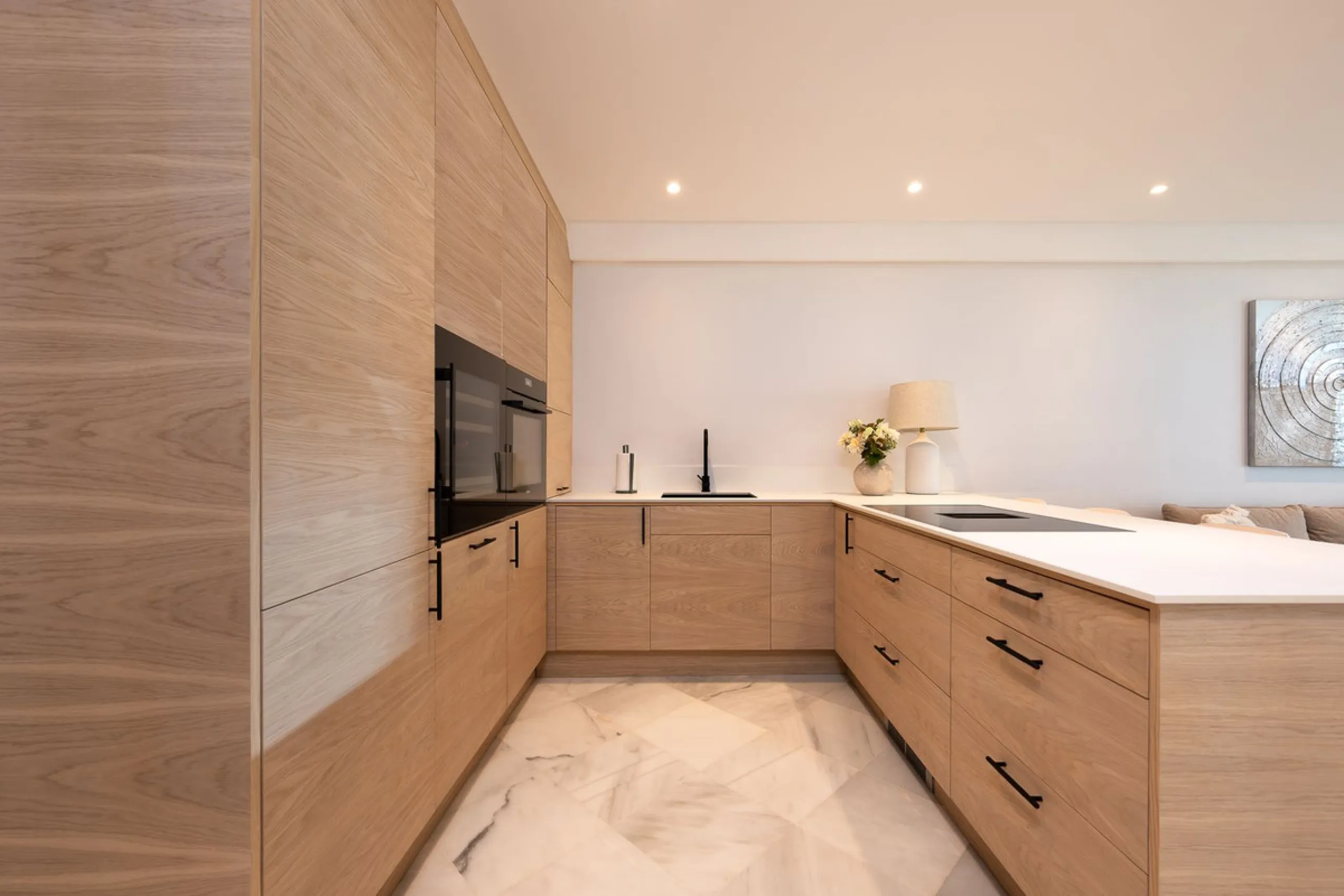 Apartment - Middle Floor Apartment в продаже в Marbella, Málaga. В доме 2 спален и 1 ванных комнат. Площадь дома 100 м²