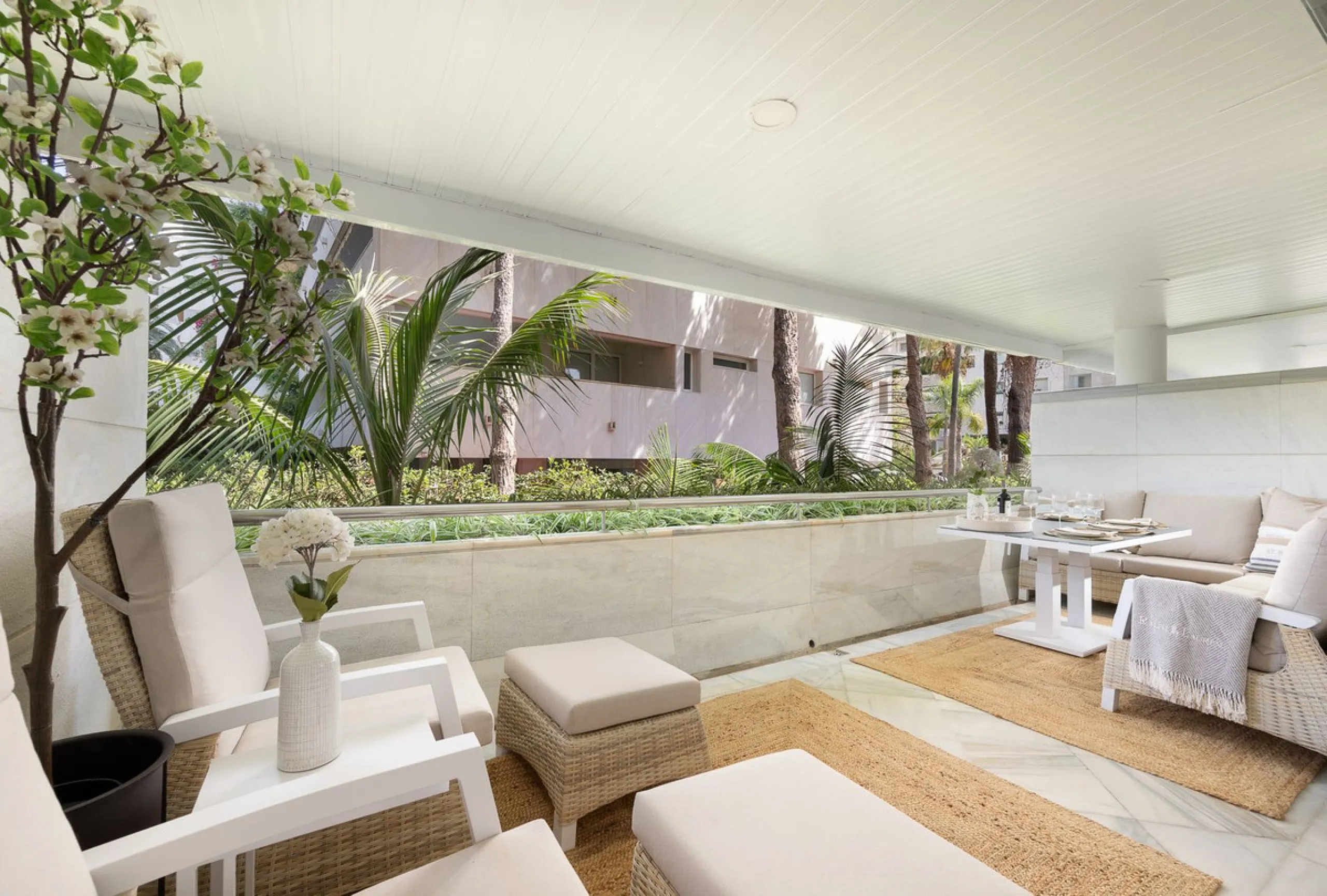 Apartment - Middle Floor Apartment в продаже в Marbella, Málaga. В доме 2 спален и 1 ванных комнат. Площадь дома 100 м²