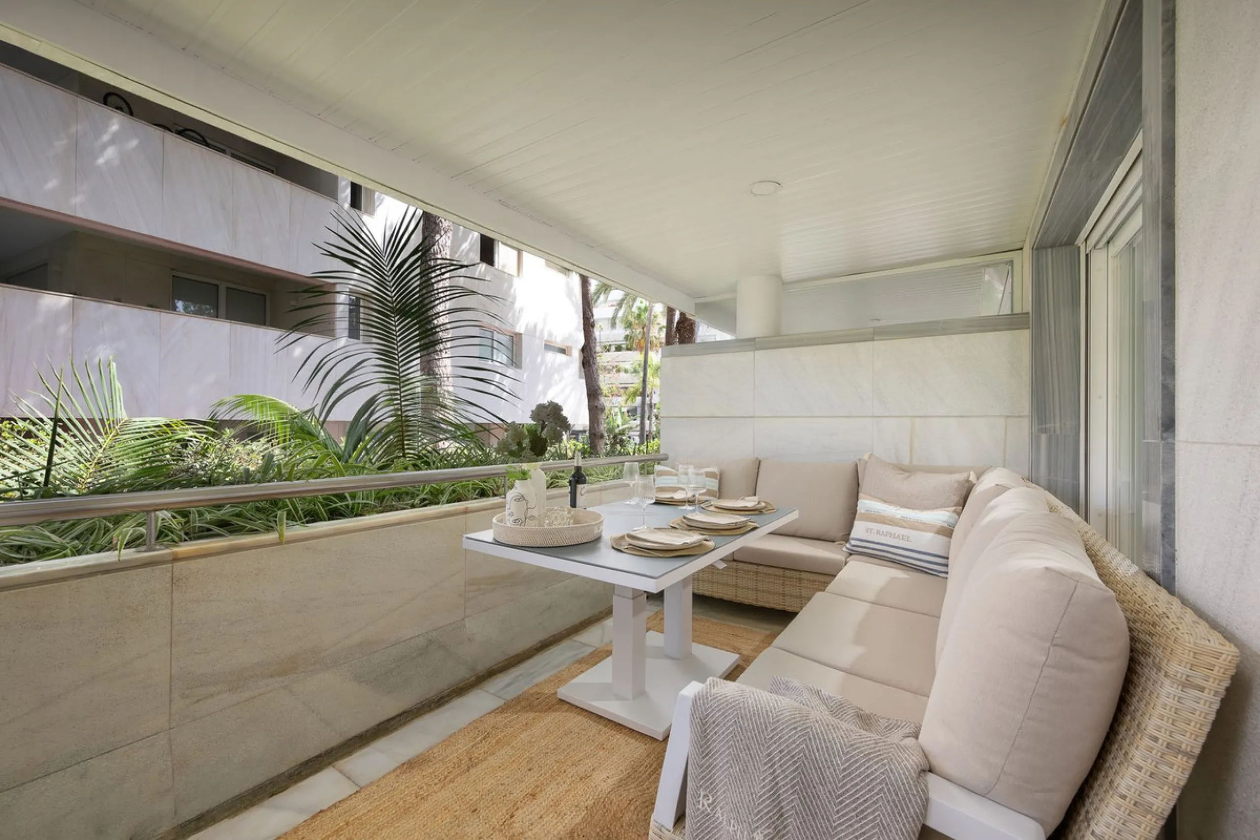 Apartment - Middle Floor Apartment в продаже в Marbella, Málaga. В доме 2 спален и 1 ванных комнат. Площадь дома 100 м²