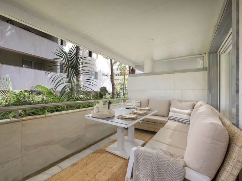 Apartment - Middle Floor Apartment в продаже в Marbella, Málaga. В доме 2 спален и 1 ванных комнат. Площадь дома 100 м²