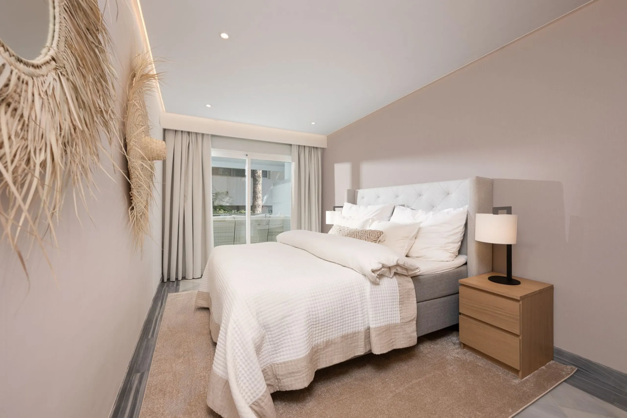 Apartment - Middle Floor Apartment в продаже в Marbella, Málaga. В доме 2 спален и 1 ванных комнат. Площадь дома 100 м²