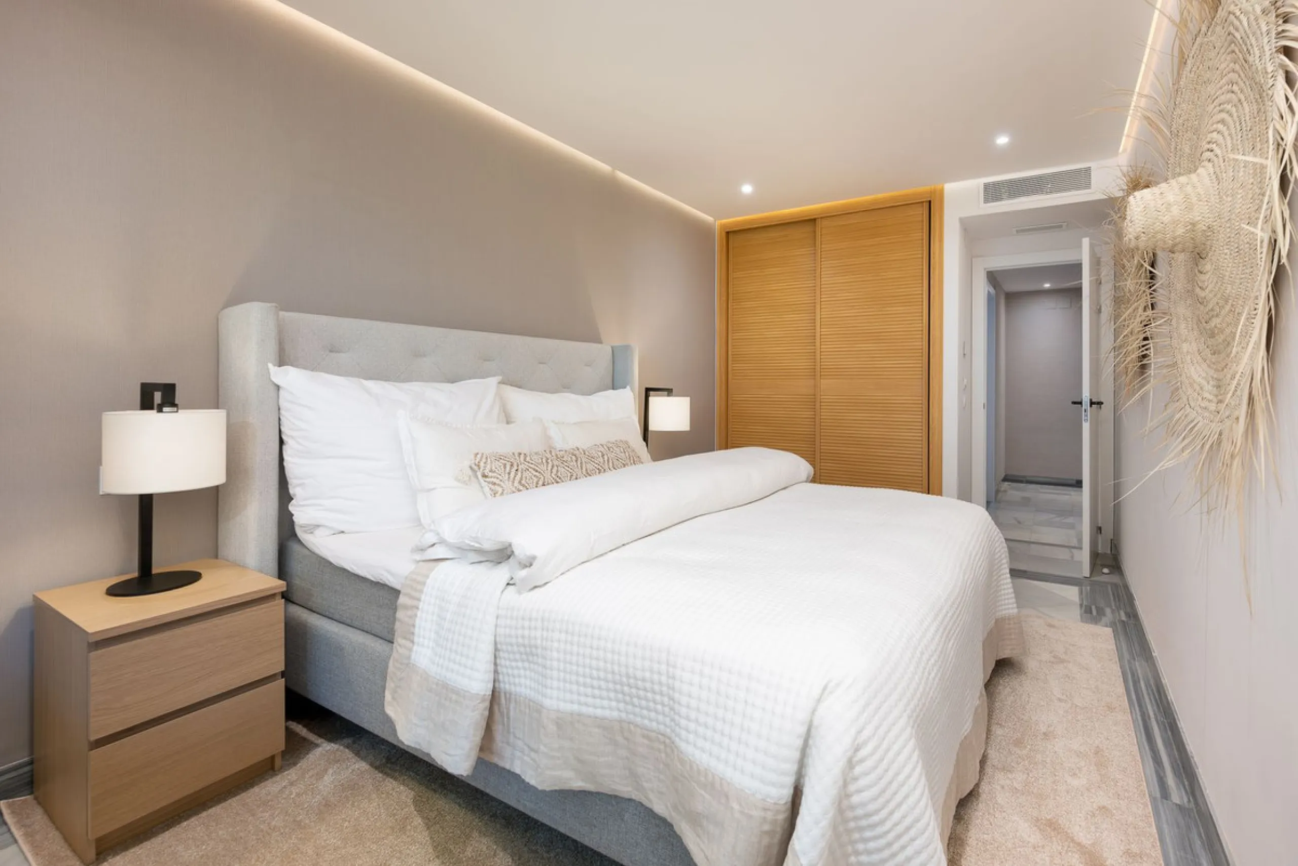 Apartment - Middle Floor Apartment в продаже в Marbella, Málaga. В доме 2 спален и 1 ванных комнат. Площадь дома 100 м²