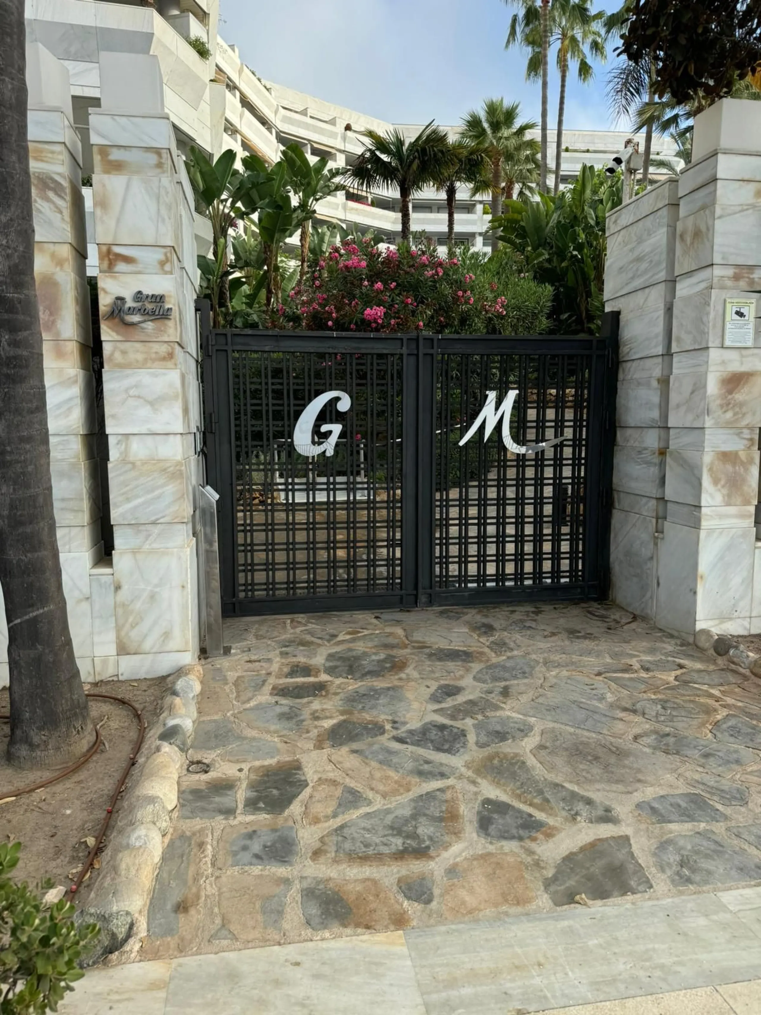 Apartment - Middle Floor Apartment в продаже в Marbella, Málaga. В доме 2 спален и 1 ванных комнат. Площадь дома 100 м²