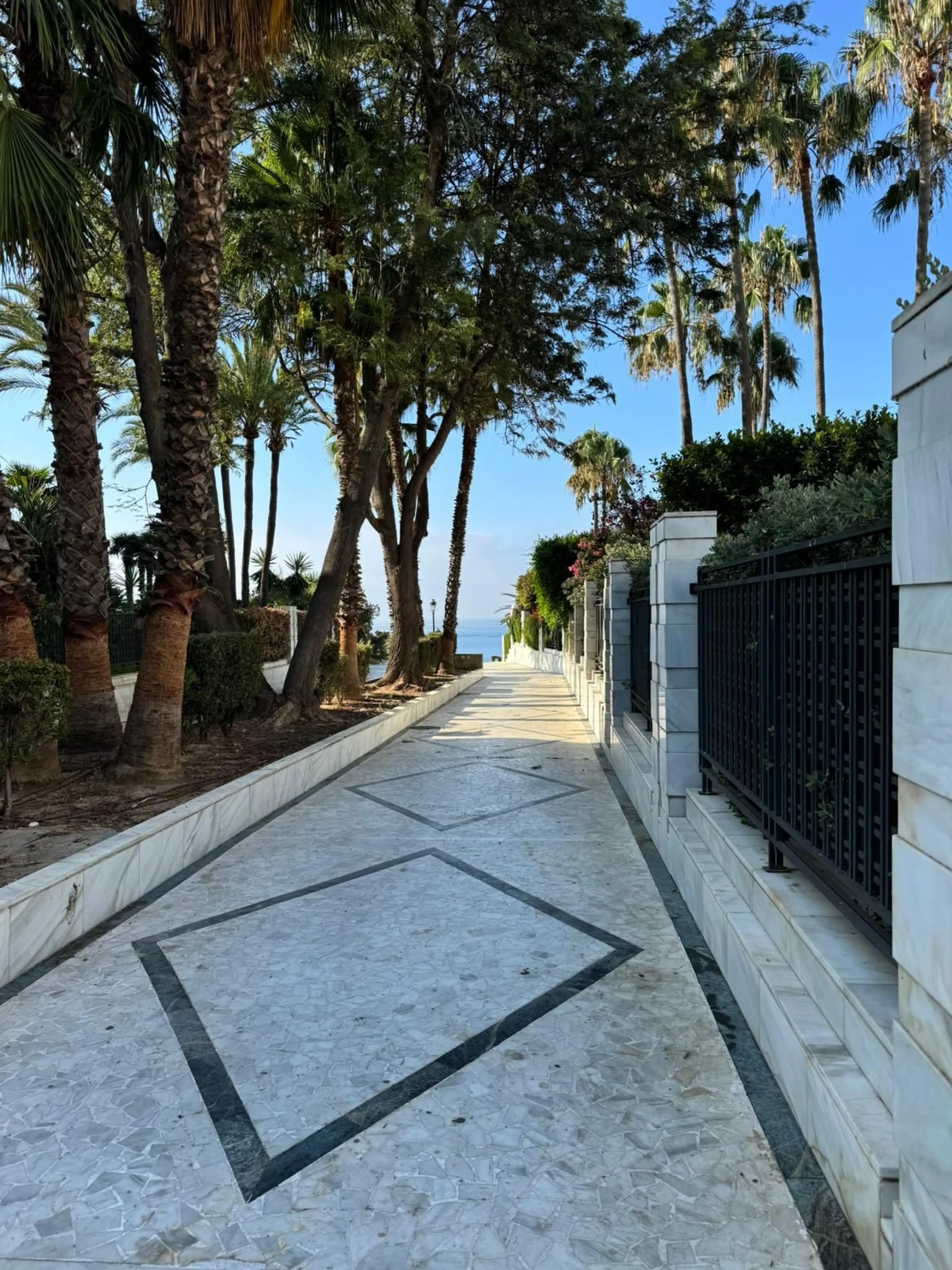 Apartment - Middle Floor Apartment в продаже в Marbella, Málaga. В доме 2 спален и 1 ванных комнат. Площадь дома 100 м²