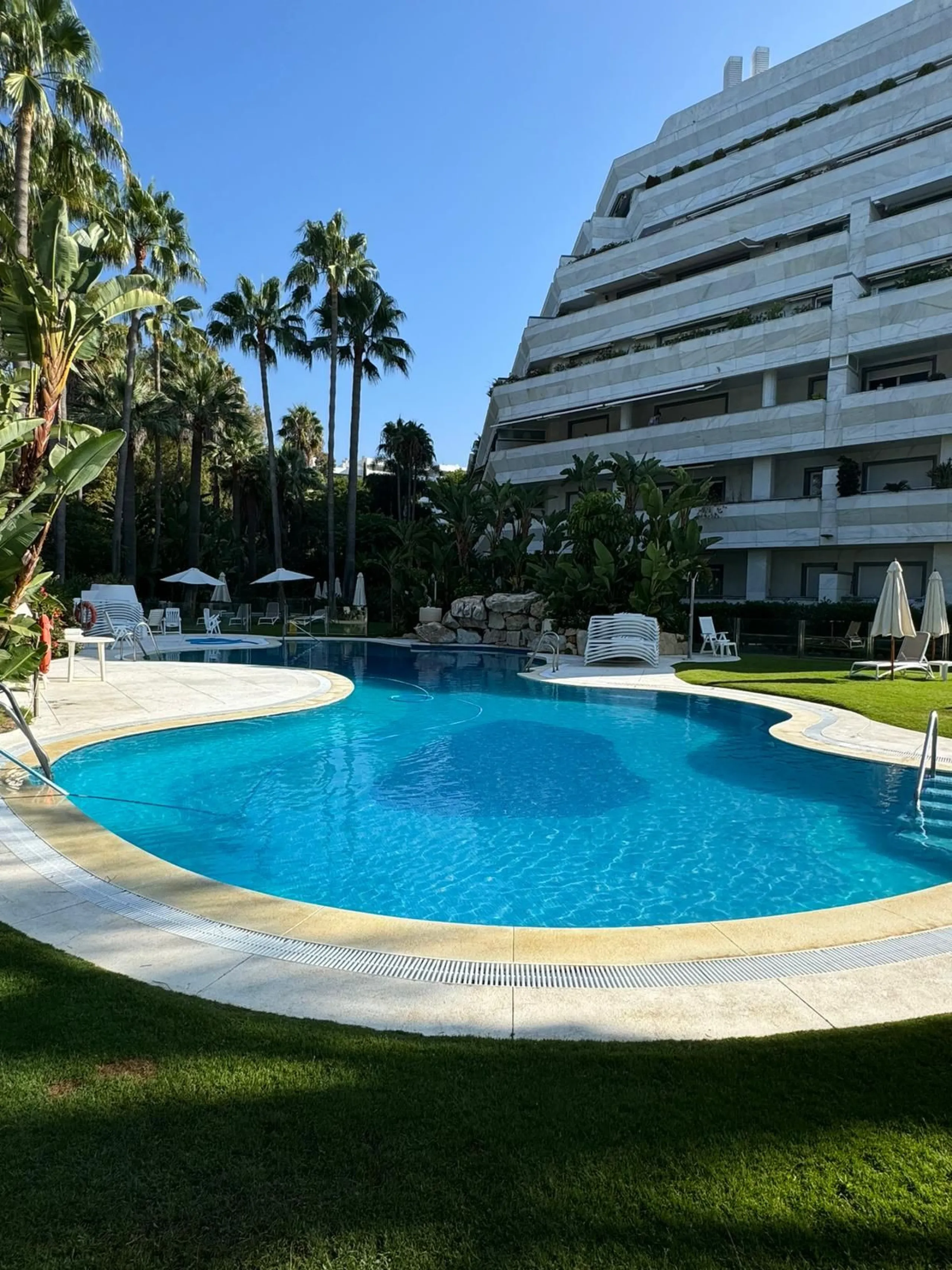Apartment - Middle Floor Apartment в продаже в Marbella, Málaga. В доме 2 спален и 1 ванных комнат. Площадь дома 100 м²