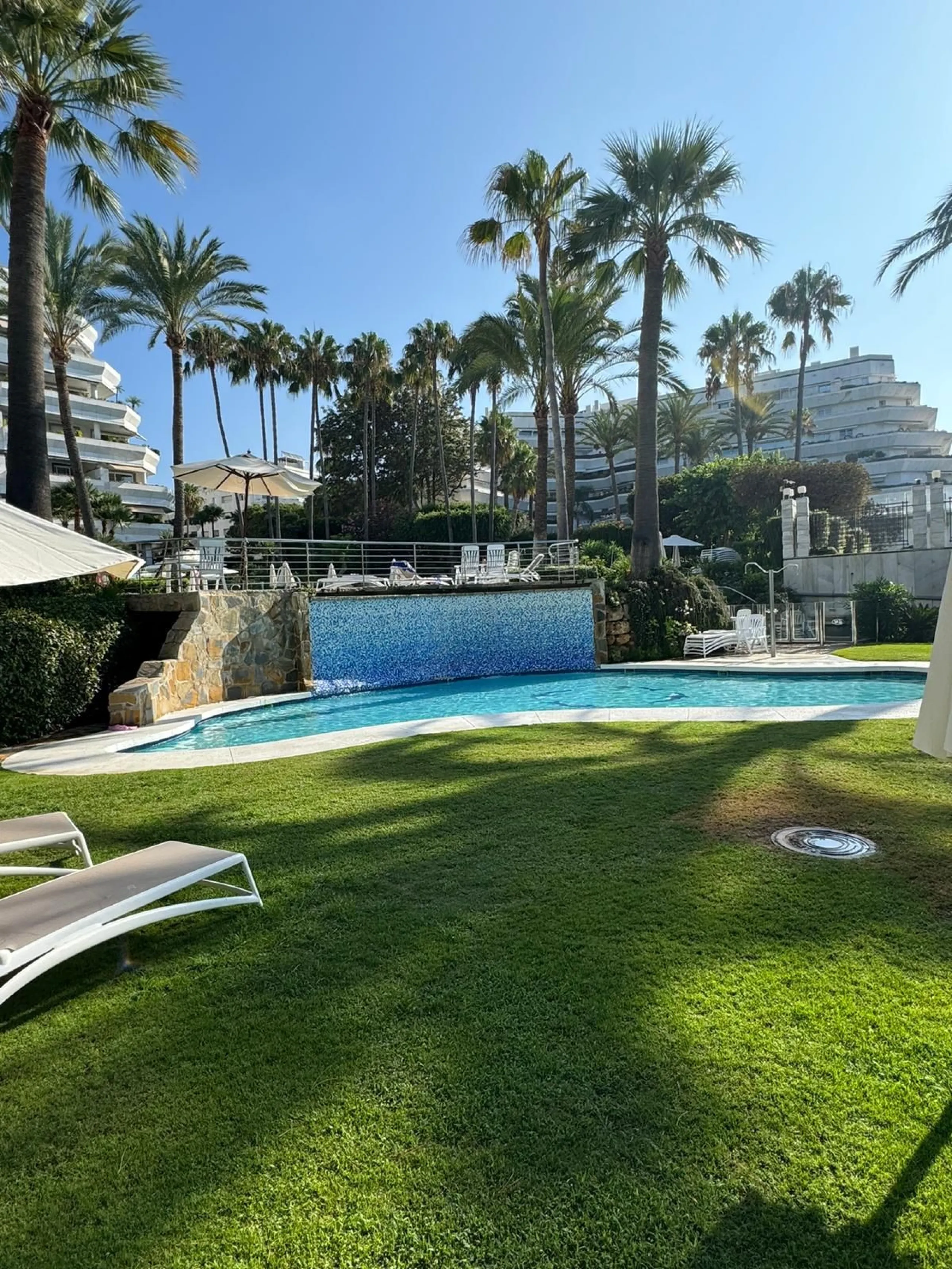 Apartment - Middle Floor Apartment в продаже в Marbella, Málaga. В доме 2 спален и 1 ванных комнат. Площадь дома 100 м²