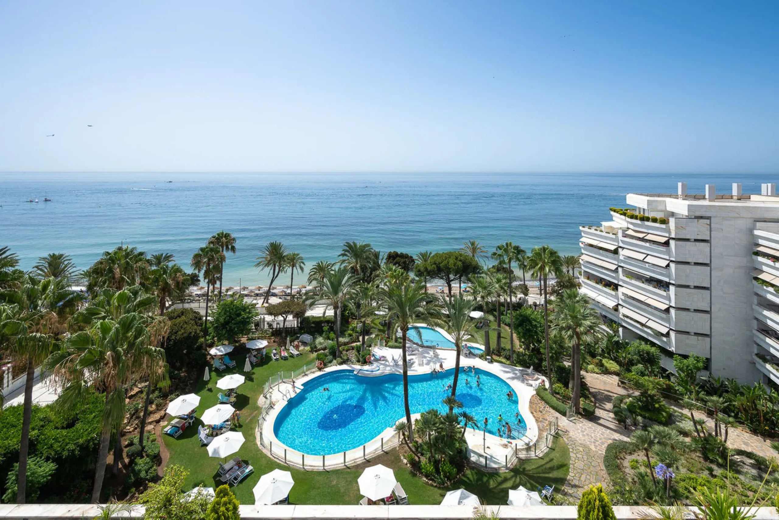 Apartment - Middle Floor Apartment в продаже в Marbella, Málaga. В доме 2 спален и 1 ванных комнат. Площадь дома 100 м²