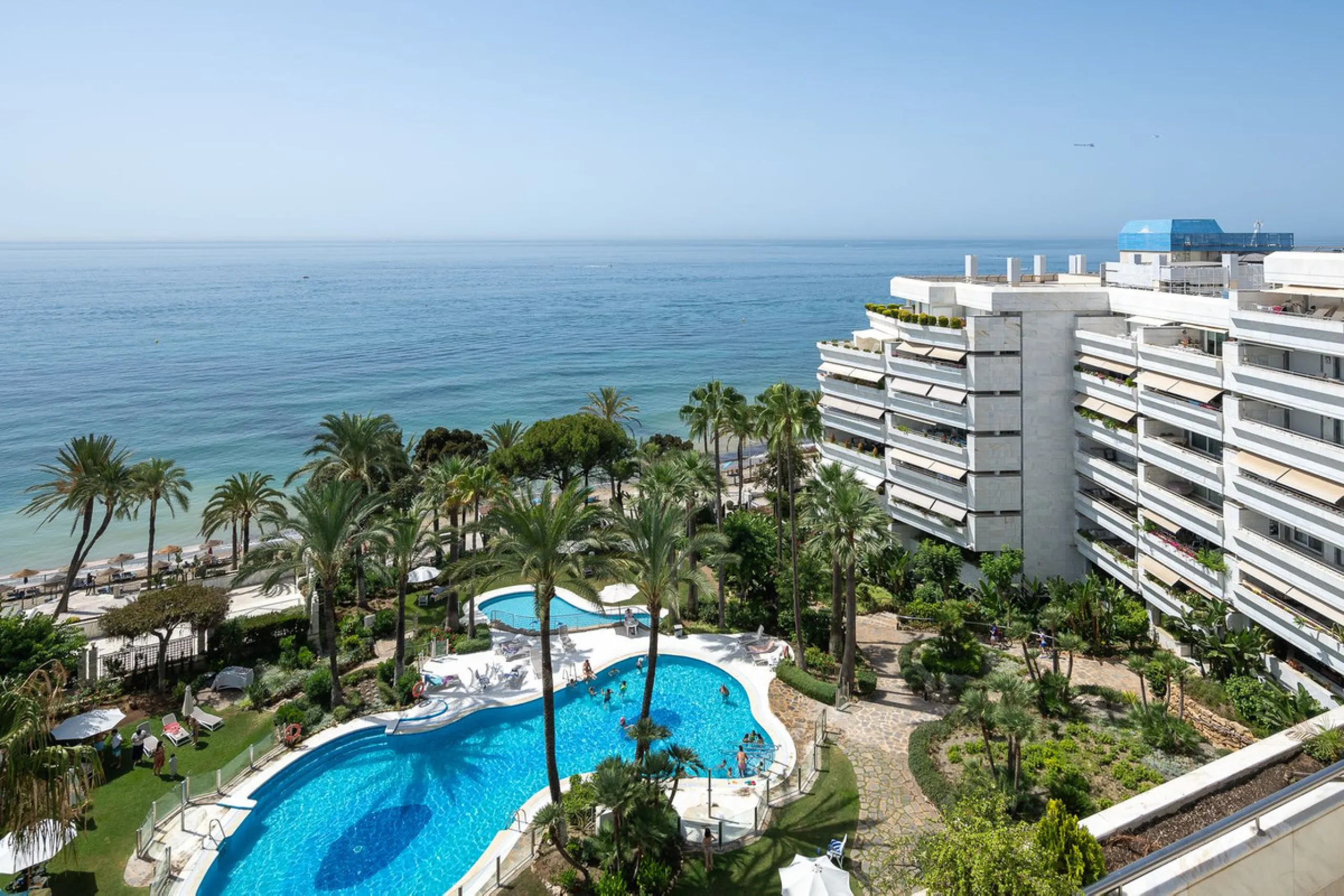 Apartment - Middle Floor Apartment в продаже в Marbella, Málaga. В доме 2 спален и 1 ванных комнат. Площадь дома 100 м²