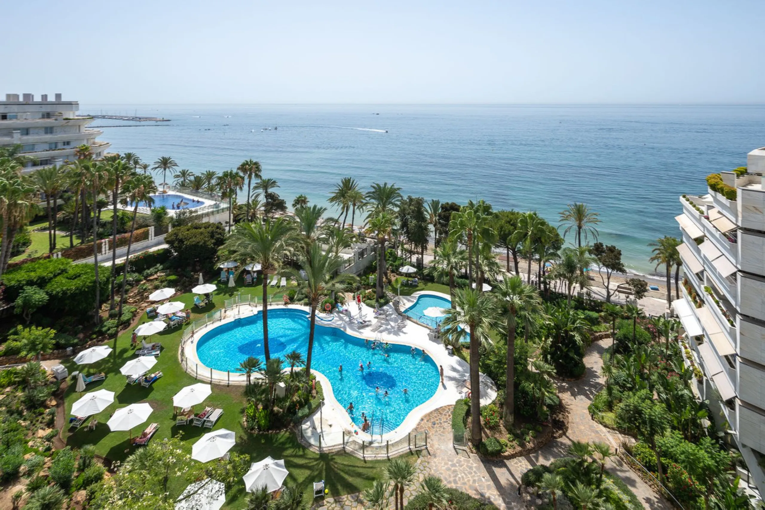 Apartment - Middle Floor Apartment в продаже в Marbella, Málaga. В доме 2 спален и 1 ванных комнат. Площадь дома 100 м²