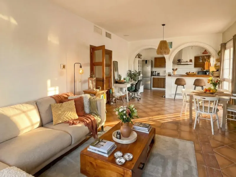 This charming single-storey detached villa with private pool, outdoor kitchen and panoramic views towards La Maroma is priced at €399,000 and is located near Colmenar in the Axarquía region. The property is set in a peaceful, green environment with good a