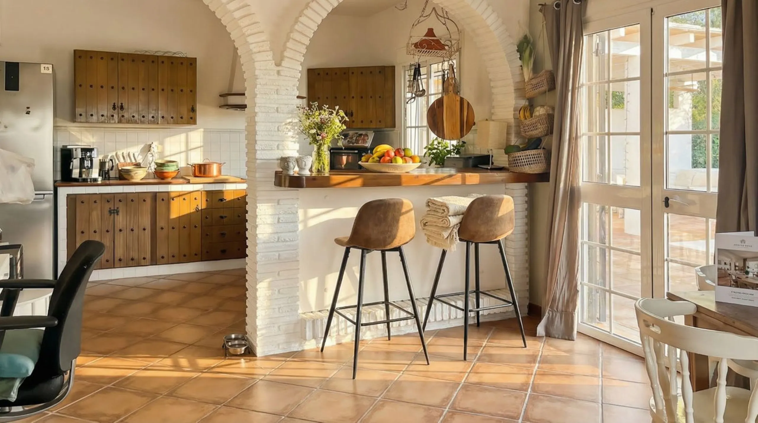 This charming single-storey detached villa with private pool, outdoor kitchen and panoramic views towards La Maroma is priced at €399,000 and is located near Colmenar in the Axarquía region. The property is set in a peaceful, green environment with good a
