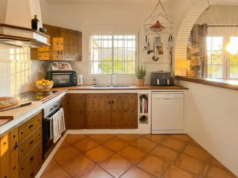 This charming single-storey detached villa with private pool, outdoor kitchen and panoramic views towards La Maroma is priced at €399,000 and is located near Colmenar in the Axarquía region. The property is set in a peaceful, green environment with good a