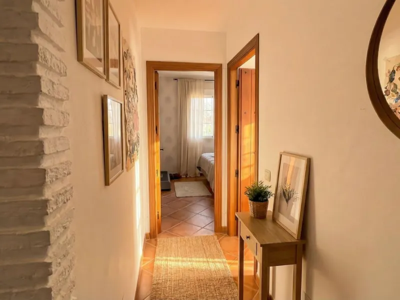 This charming single-storey detached villa with private pool, outdoor kitchen and panoramic views towards La Maroma is priced at €399,000 and is located near Colmenar in the Axarquía region. The property is set in a peaceful, green environment with good a