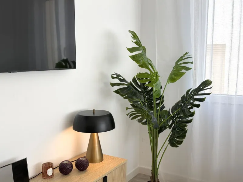 Welcome home to your own oasis on the third floor in Fuengirola! Here you'll find a bright and well-planned two-bedroom apartment (no lift), with access to a spacious shared rooftop terrace. The location is hard to beat, with just 600 meters from the beac