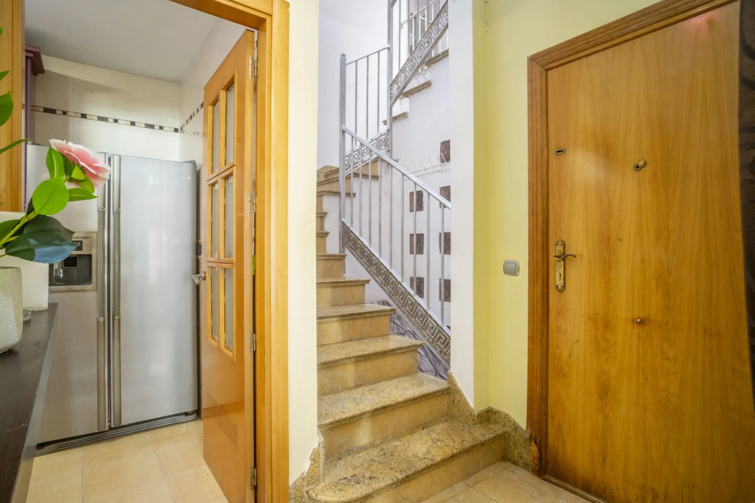 Exclusive duplex penthouse in one of the most sought-after areas of Fuengirola, just 150 meters from the beach, ideal both as a permanent residence and as an investment with high potential for holiday rental income.
