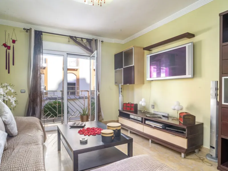 Exclusive duplex penthouse in one of the most sought-after areas of Fuengirola, just 150 meters from the beach, ideal both as a permanent residence and as an investment with high potential for holiday rental income.
