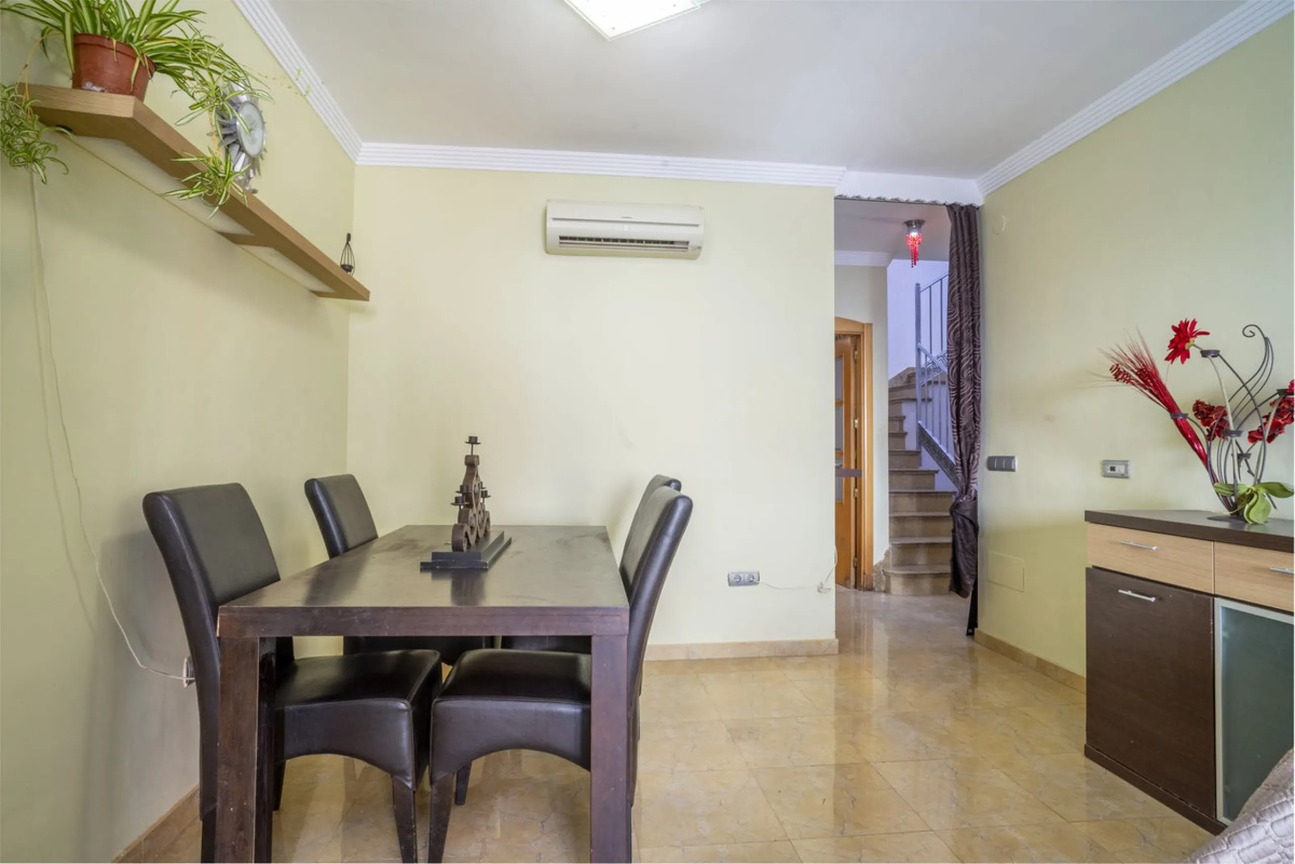 Exclusive duplex penthouse in one of the most sought-after areas of Fuengirola, just 150 meters from the beach, ideal both as a permanent residence and as an investment with high potential for holiday rental income.