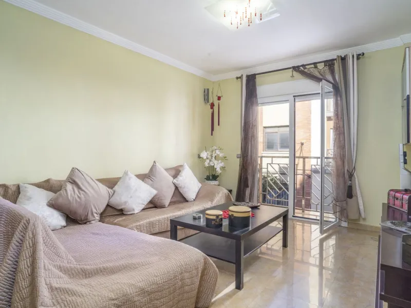 Exclusive duplex penthouse in one of the most sought-after areas of Fuengirola, just 150 meters from the beach, ideal both as a permanent residence and as an investment with high potential for holiday rental income.